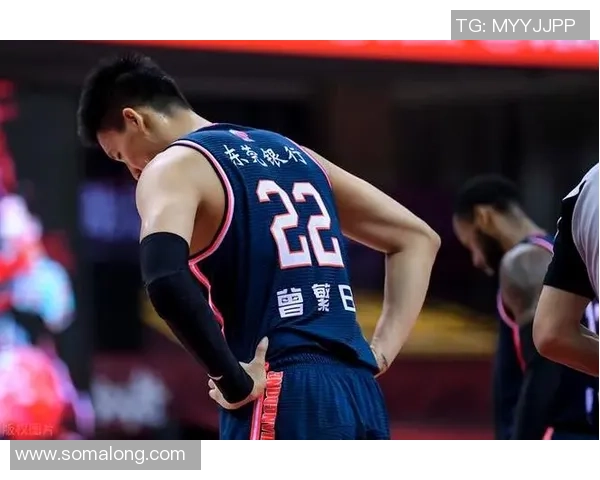 安布指责巴斯托尼假摔违背体育精神引发争议